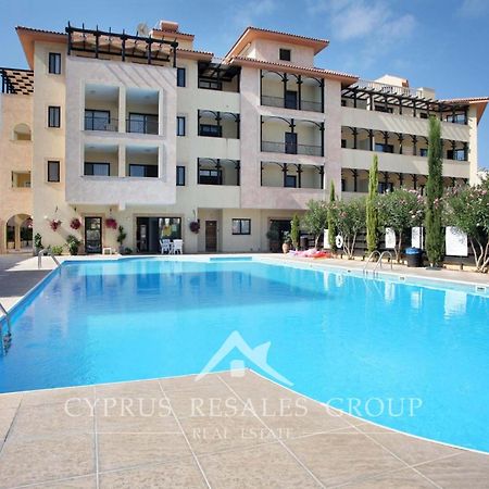 Pool side 2 Bedroom Queens gardens Complex Paphos Buitenkant foto