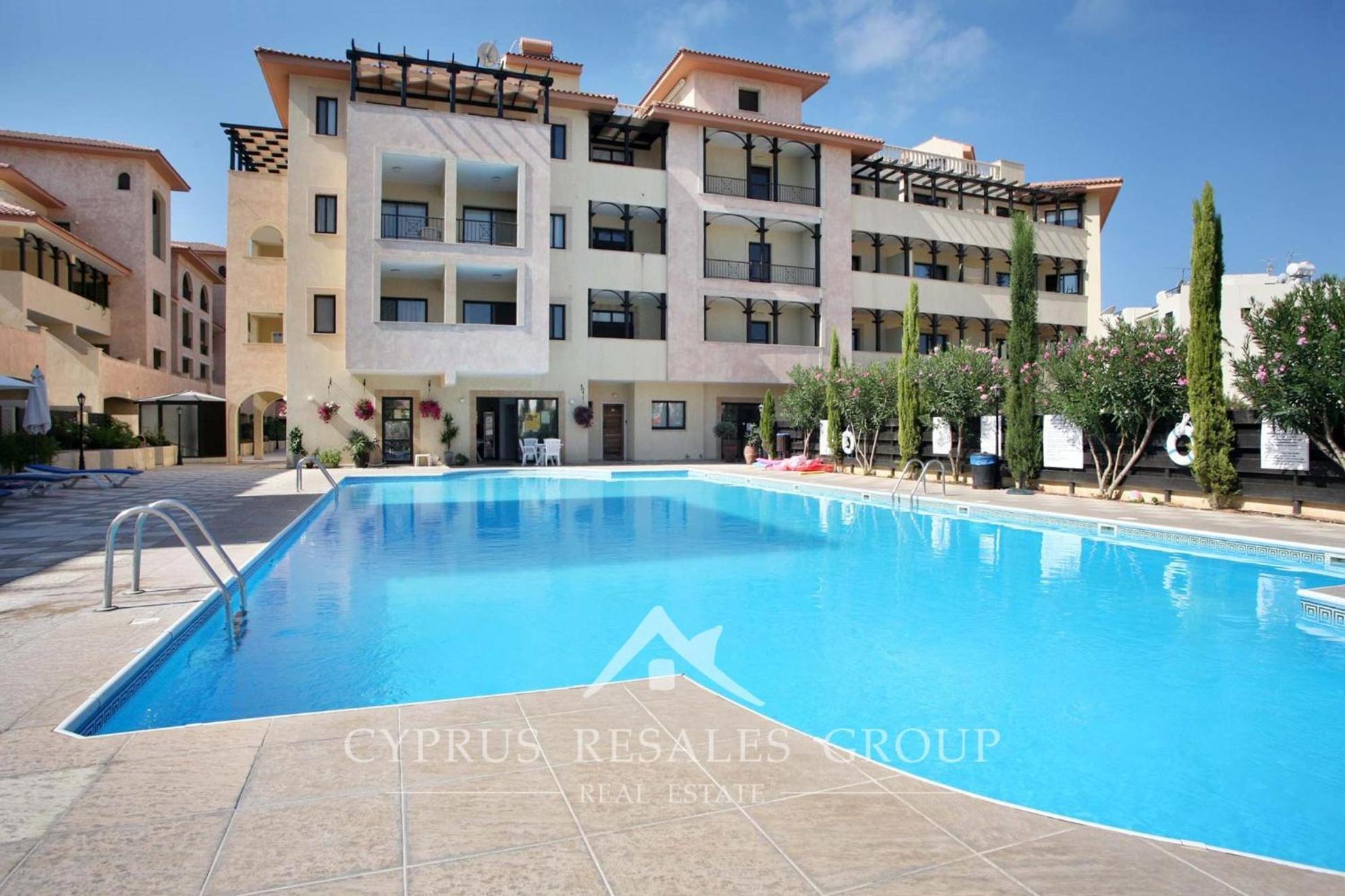 Pool side 2 Bedroom Queens gardens Complex Paphos Buitenkant foto