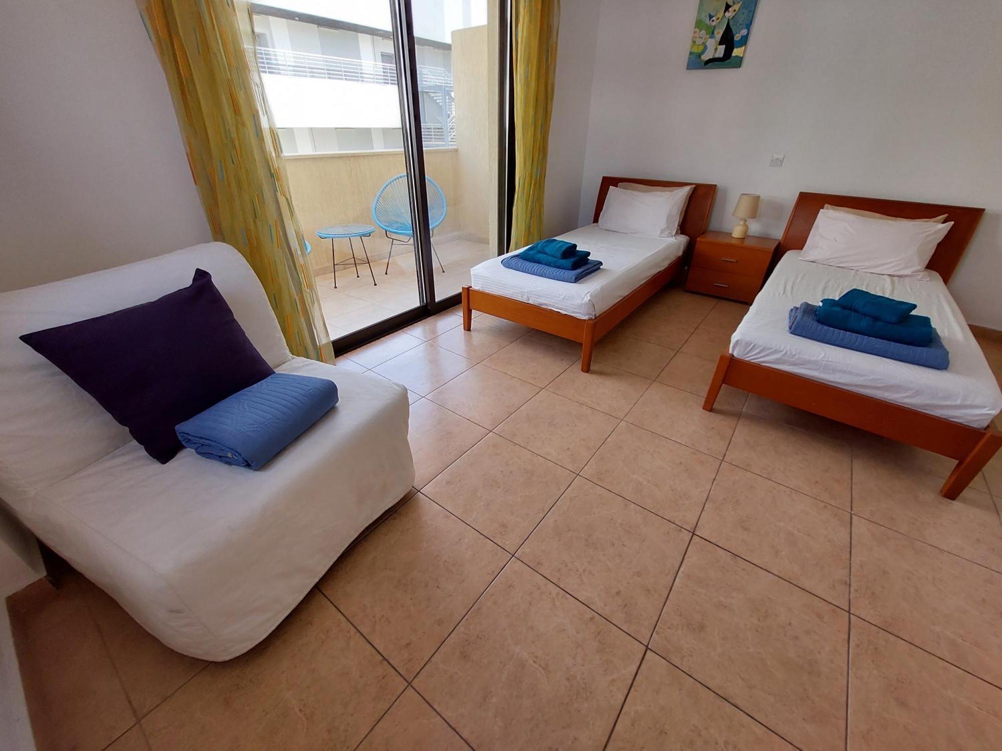 Pool side 2 Bedroom Queens gardens Complex Paphos Buitenkant foto