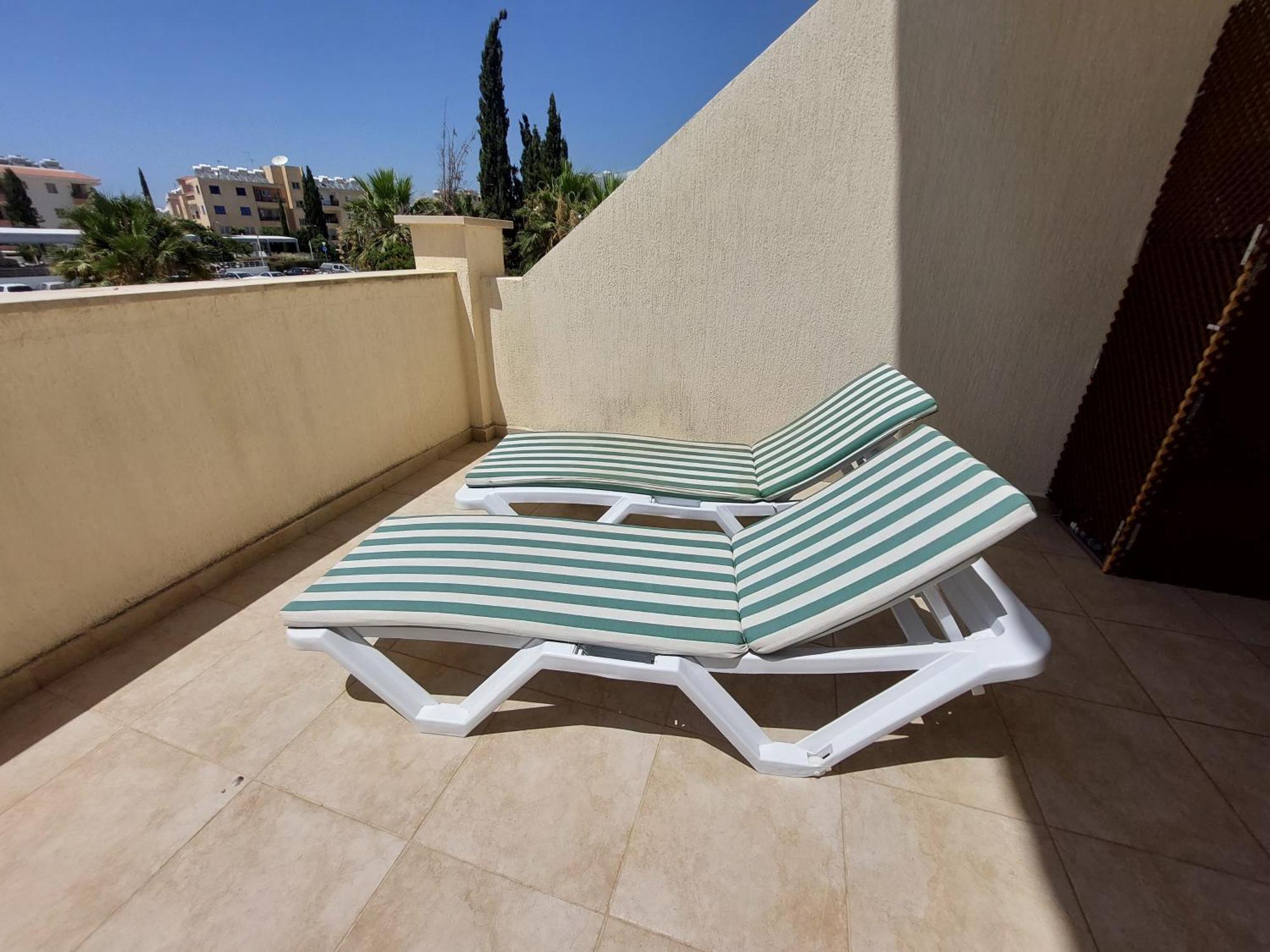 Pool side 2 Bedroom Queens gardens Complex Paphos Buitenkant foto