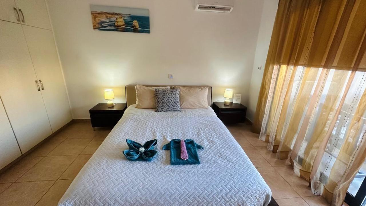 Pool side 2 Bedroom Queens gardens Complex Paphos Buitenkant foto